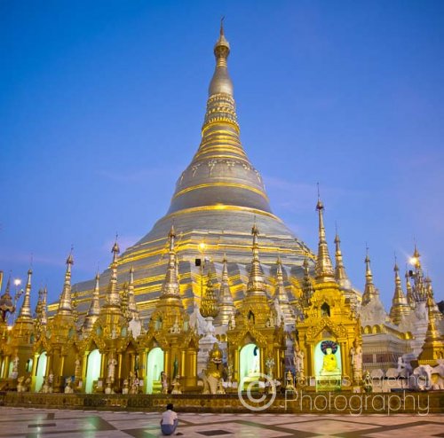 In common with other ancient pagodas, the great golden dome has been rebuilt many times. Its current form dates back to 1769. The stupa is gold-plated and its pinnacle is studded with diamonds and other precious gems.