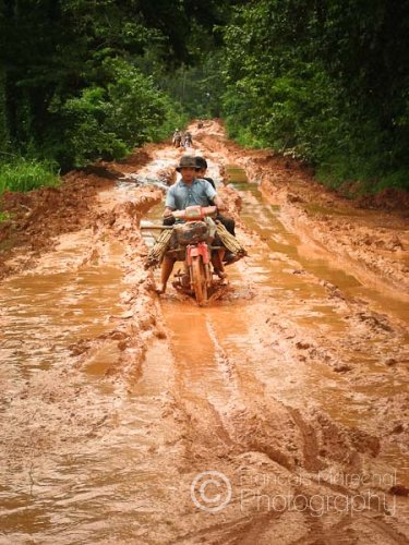 The rain season in the northern province of Ratanakiri turns any normal ride into a wild and muddy adventure. It took us an incredible 6 hour to cover the 35 km that separate Voen Sai from Ban Lung.