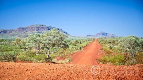 If you are after a dusty experience, just hop on a 4x4 and drive through the Australian outback. If you are lucky, you will get the flies for free.