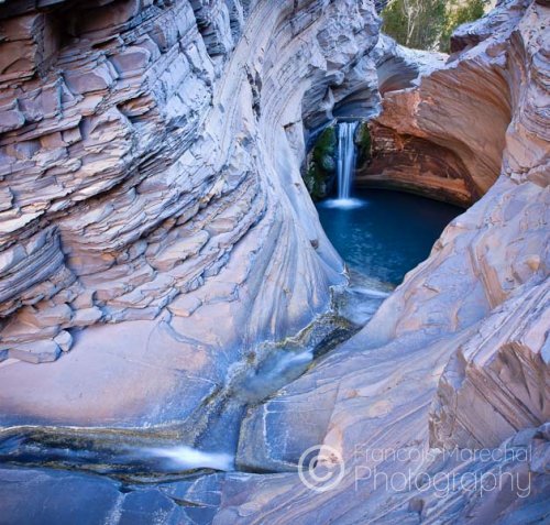 Hamersley Gorge is a bit isolated on the map, some 80 km NE of the retreat campground. This makes it a less visited spot despite the large fresh water pools calling for a swim.