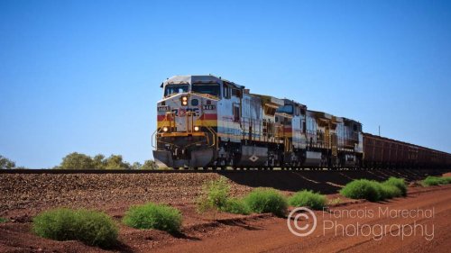 The Pilbara region is rich in minerals, in particular iron ore. The ore travels from the mines centred around Tom Price to the port of Dampier aboard gigantic trains. Each of these trains is made of 226 cars, reaches about 2.4 km in length and weighs 23,500 tons.
