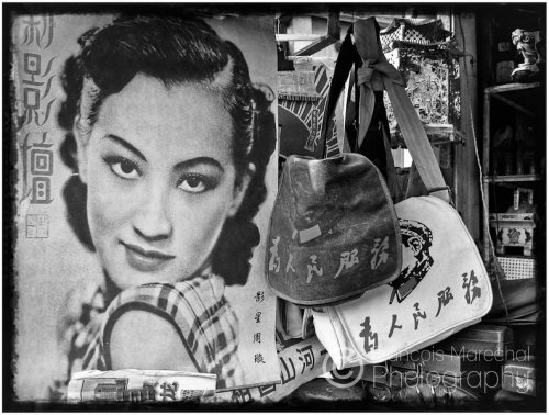 The antique market on Dongtai road has over 100 stalls selling all kind of Chinese stuff. Yet only 5% of the items may qualify as real antiques.