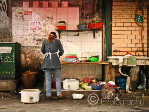 Some restaurants in Shanghai still rely on an outdoor kitchen where hygiene standards are definitely not top-notch.